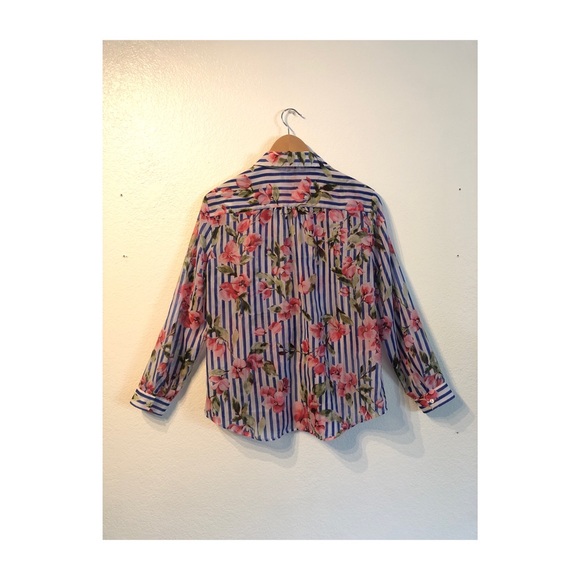 Talbots Large button up - Picture 2 of 3